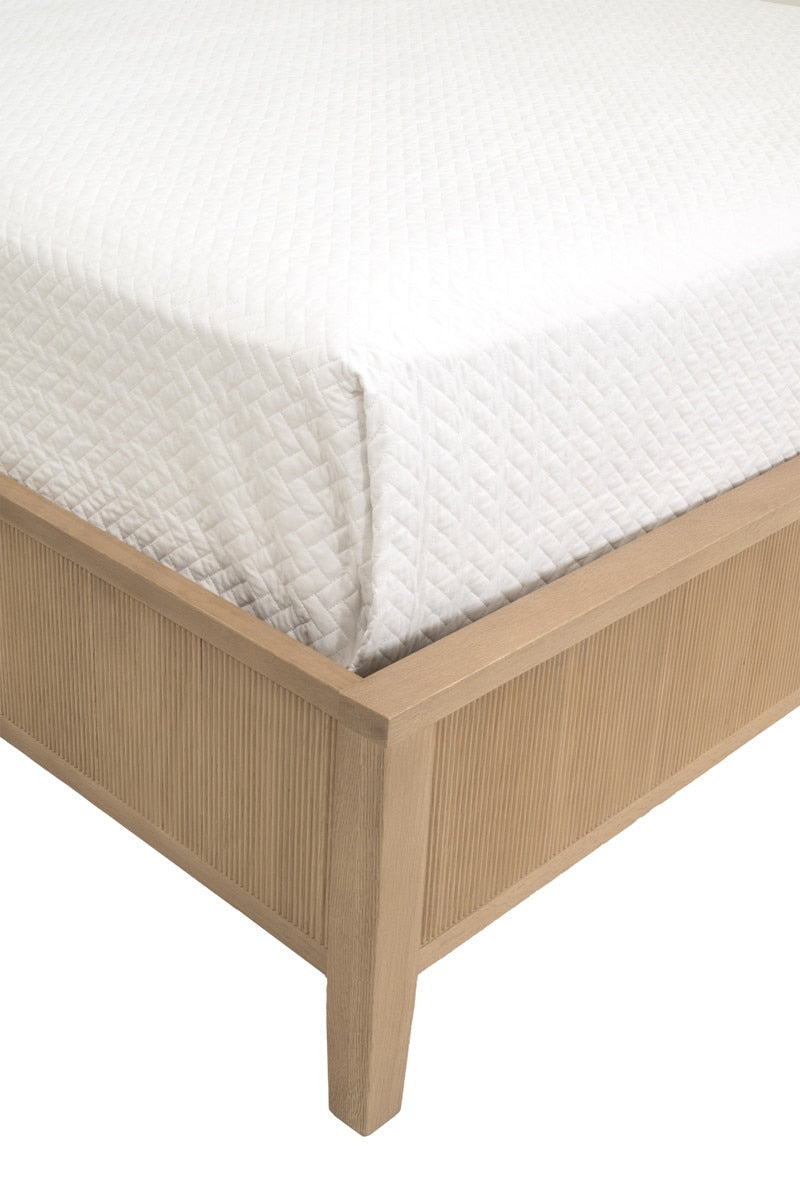 Highland Upholstered Queen Bed from Essentials For Living - Luna Furniture