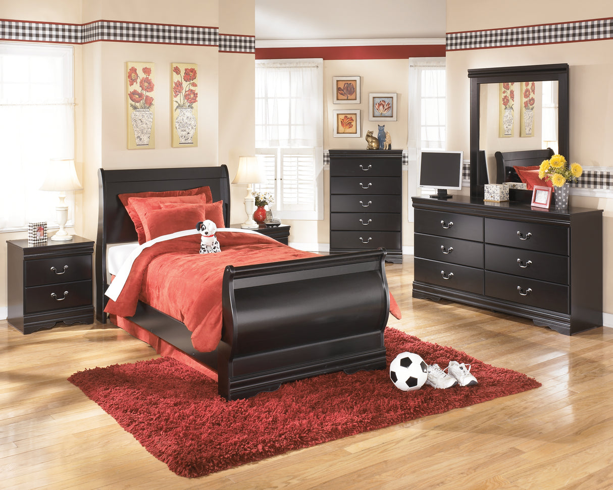 Huey Vineyard Full Sleigh Bed with Mirrored Dresser, Chest and 2 Nightstands in Black from Ashley Furniture - Luna Furniture