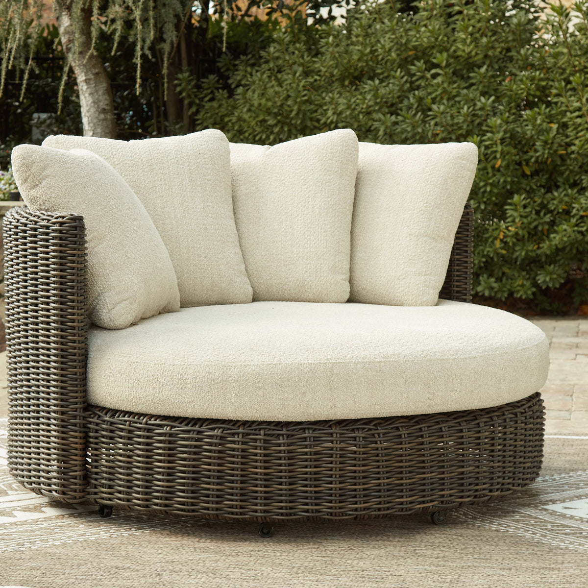 Kimora Outdoor Swivel Lounge Chair