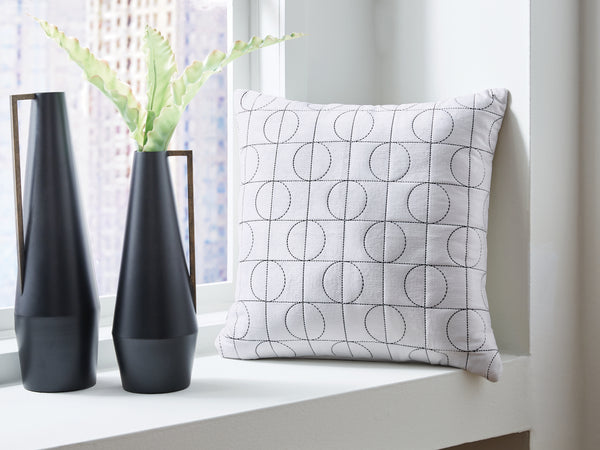 Kydner White/Black Pillow (Set of 4)