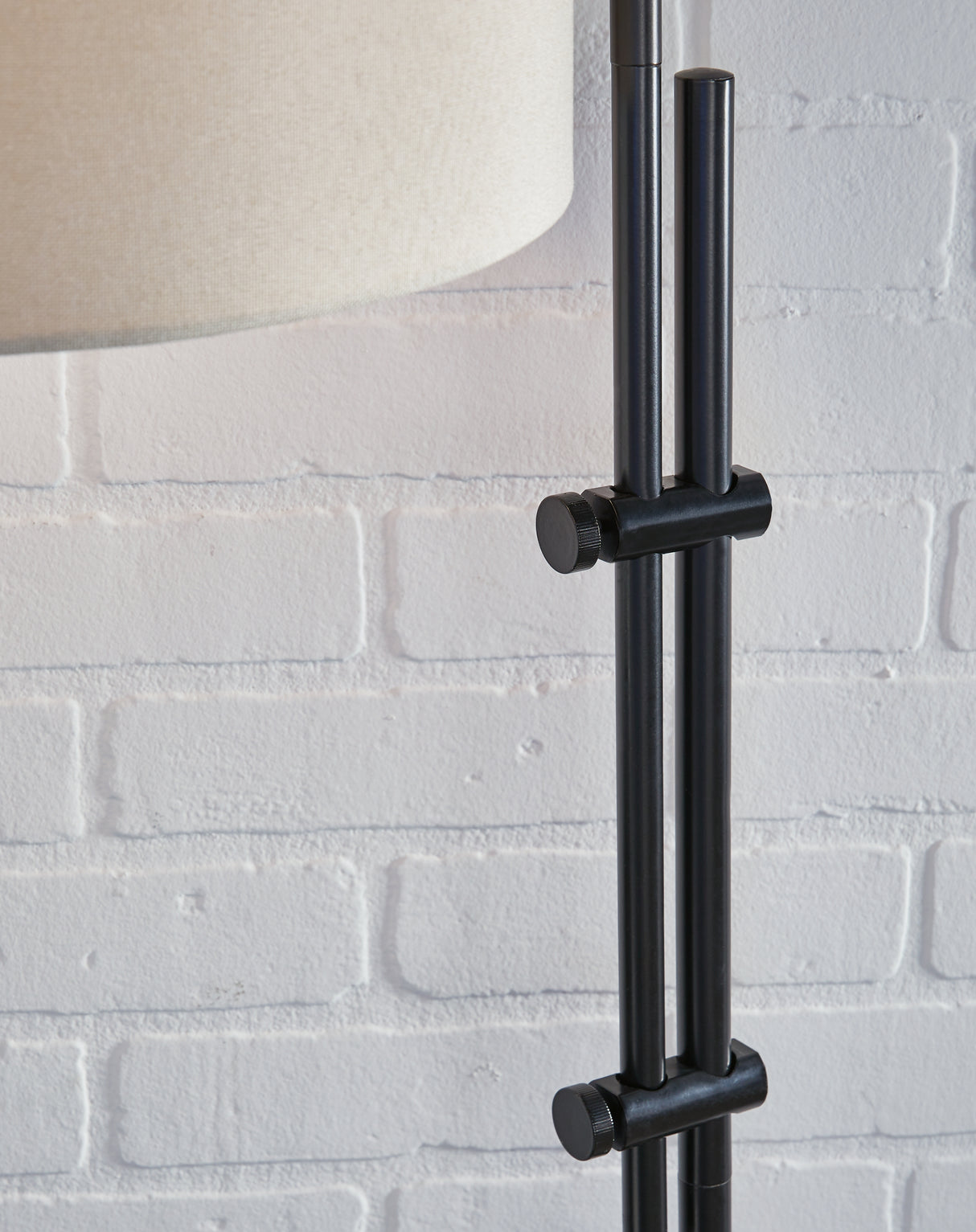 Baronvale Black Floor Lamp from Ashley - Luna Furniture