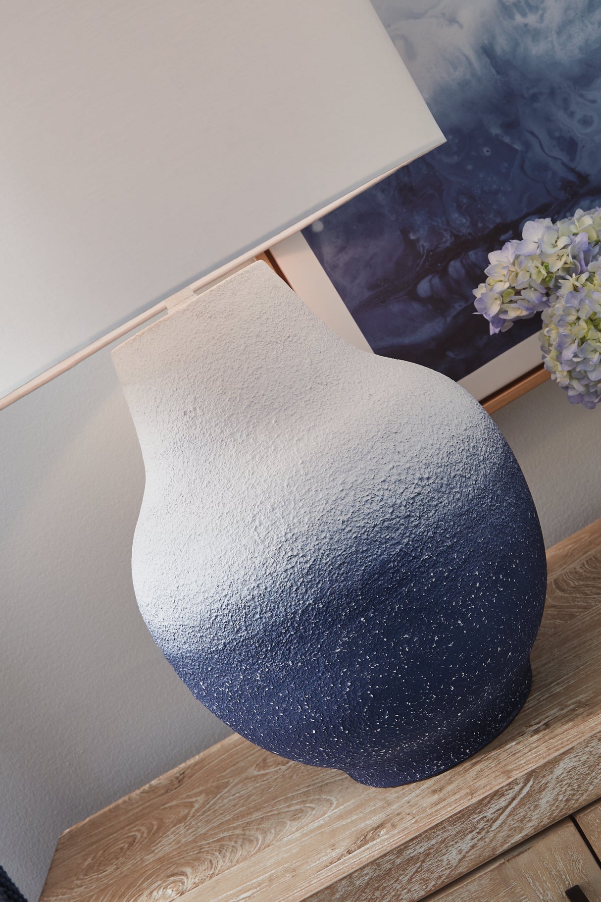 Dashland White/Navy Table Lamp from Ashley - Luna Furniture