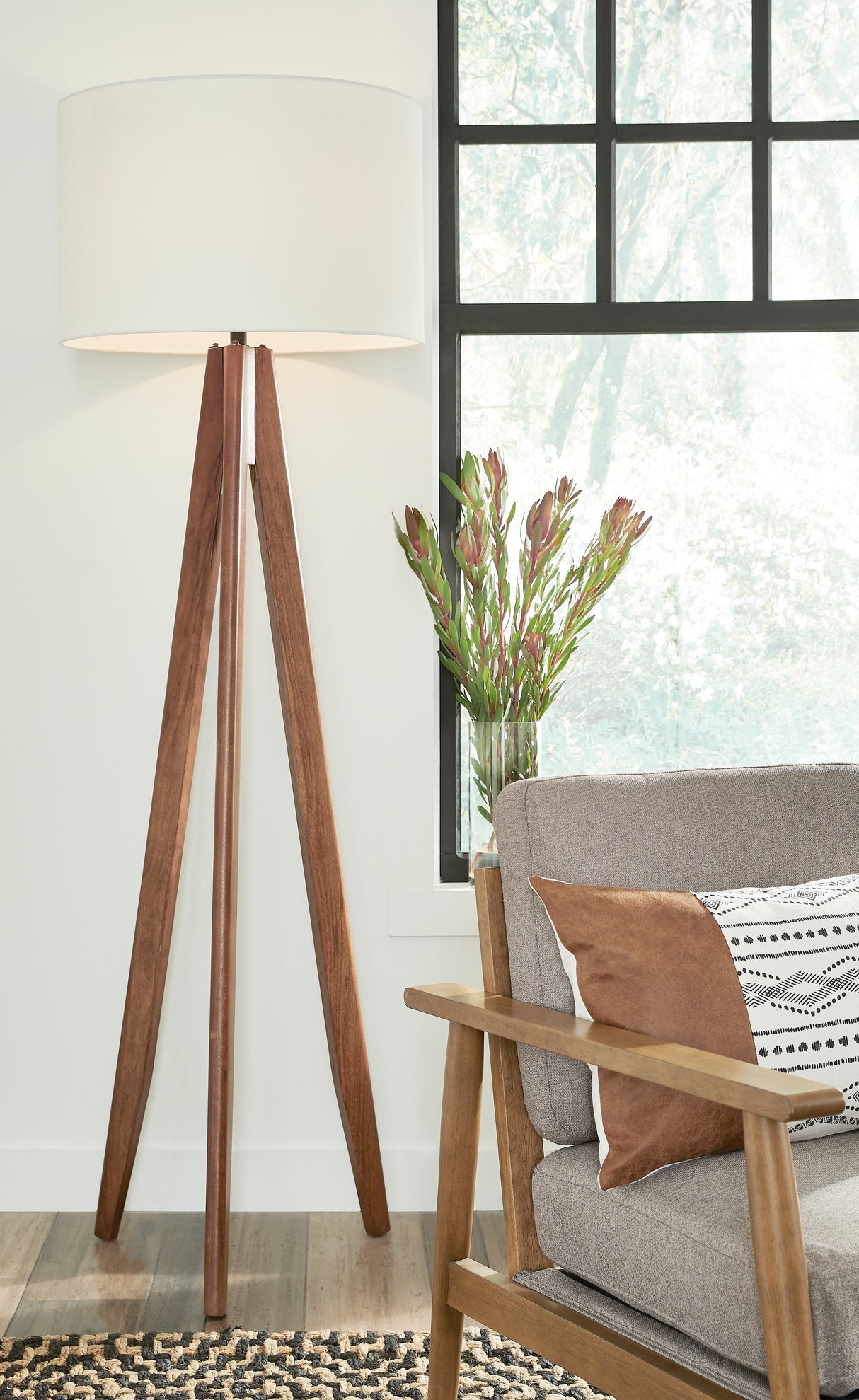 Dallson Brown Floor Lamp from Ashley - Luna Furniture