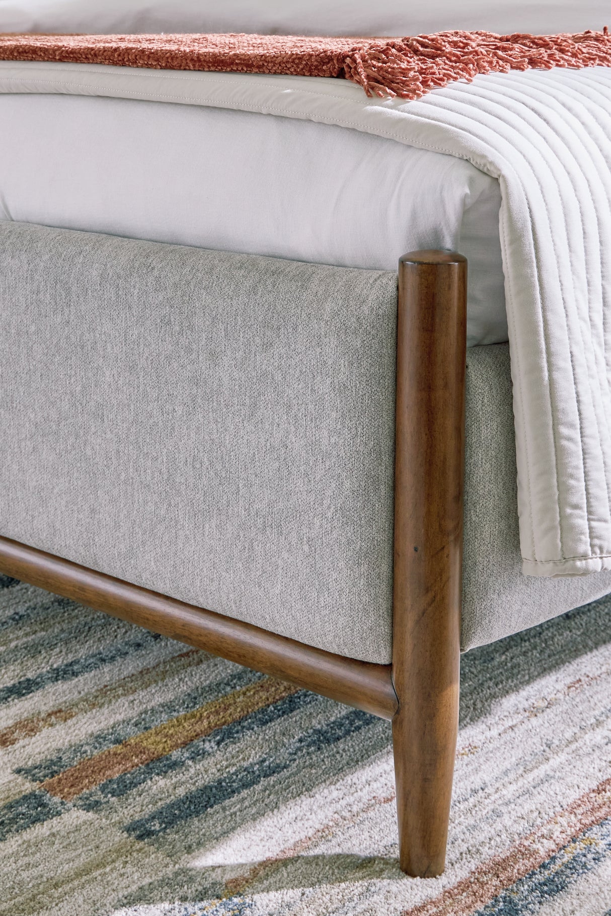 Lyncott Queen Upholstered Bed with Mirrored Dresser, Chest and 2 Nightstands in Brown from Ashley - Luna Furniture