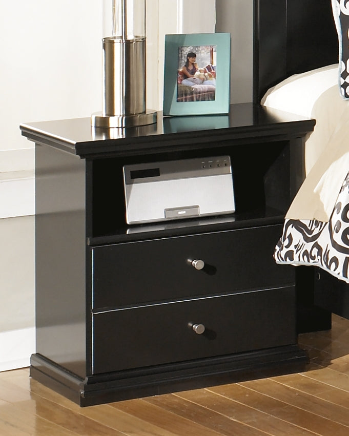 Maribel Queen Panel Bed with Mirrored Dresser and 2 Nightstands in Black from Ashley Furniture - Luna Furniture