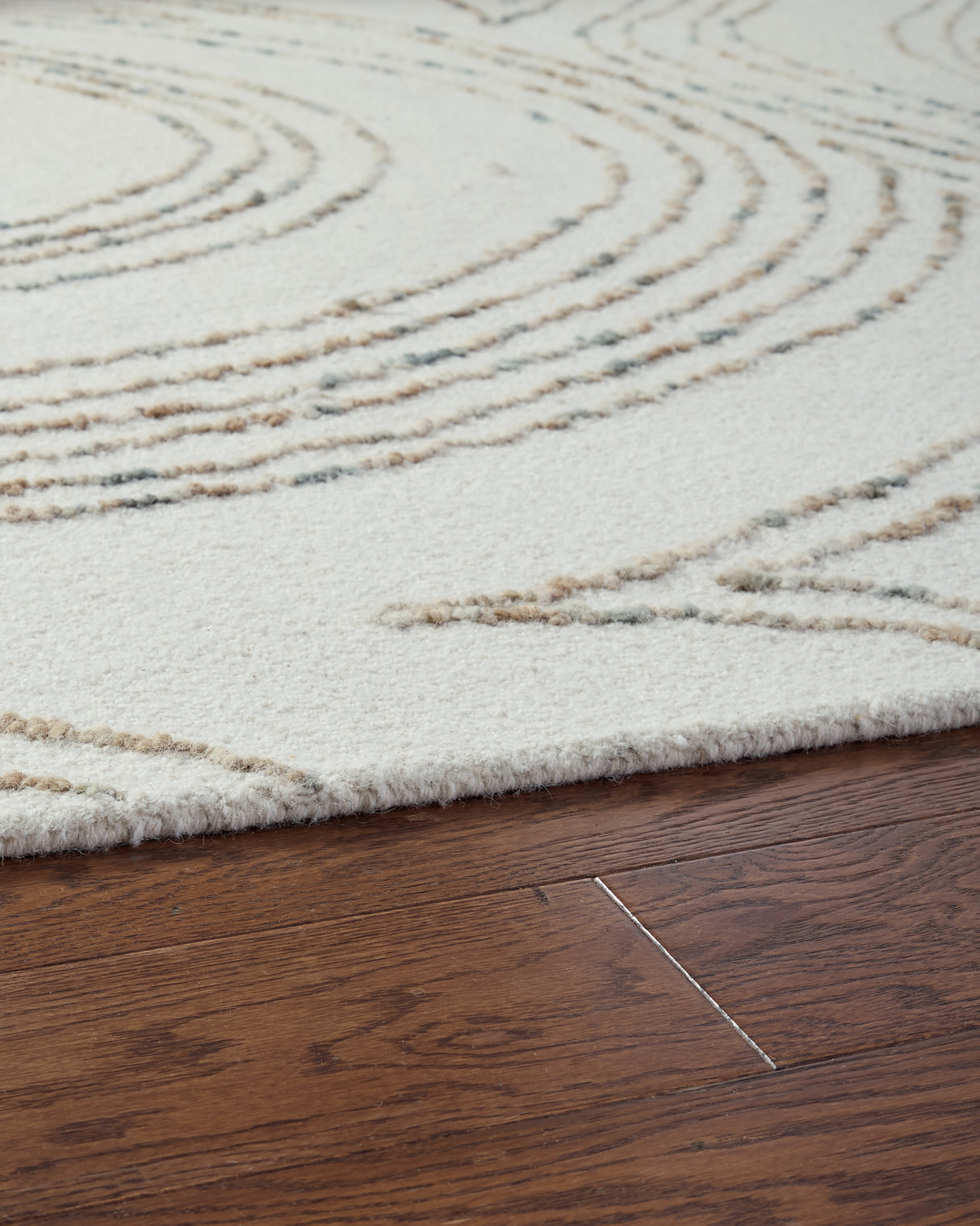 Deenbury Ivory/Green/Brown Large Rug from Ashley Furniture - Luna Furniture