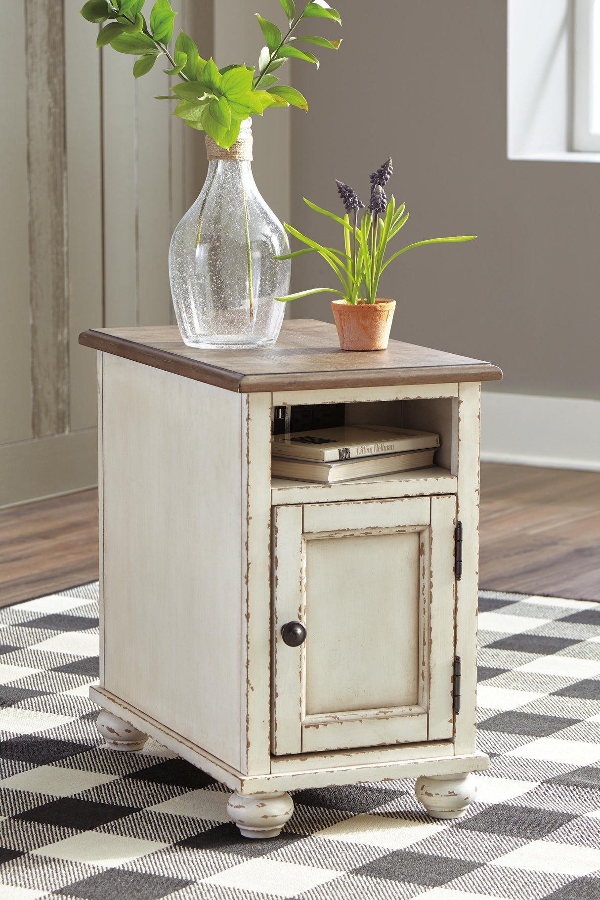 Realyn White/Brown Chairside End Table from Ashley Furniture - Luna Furniture