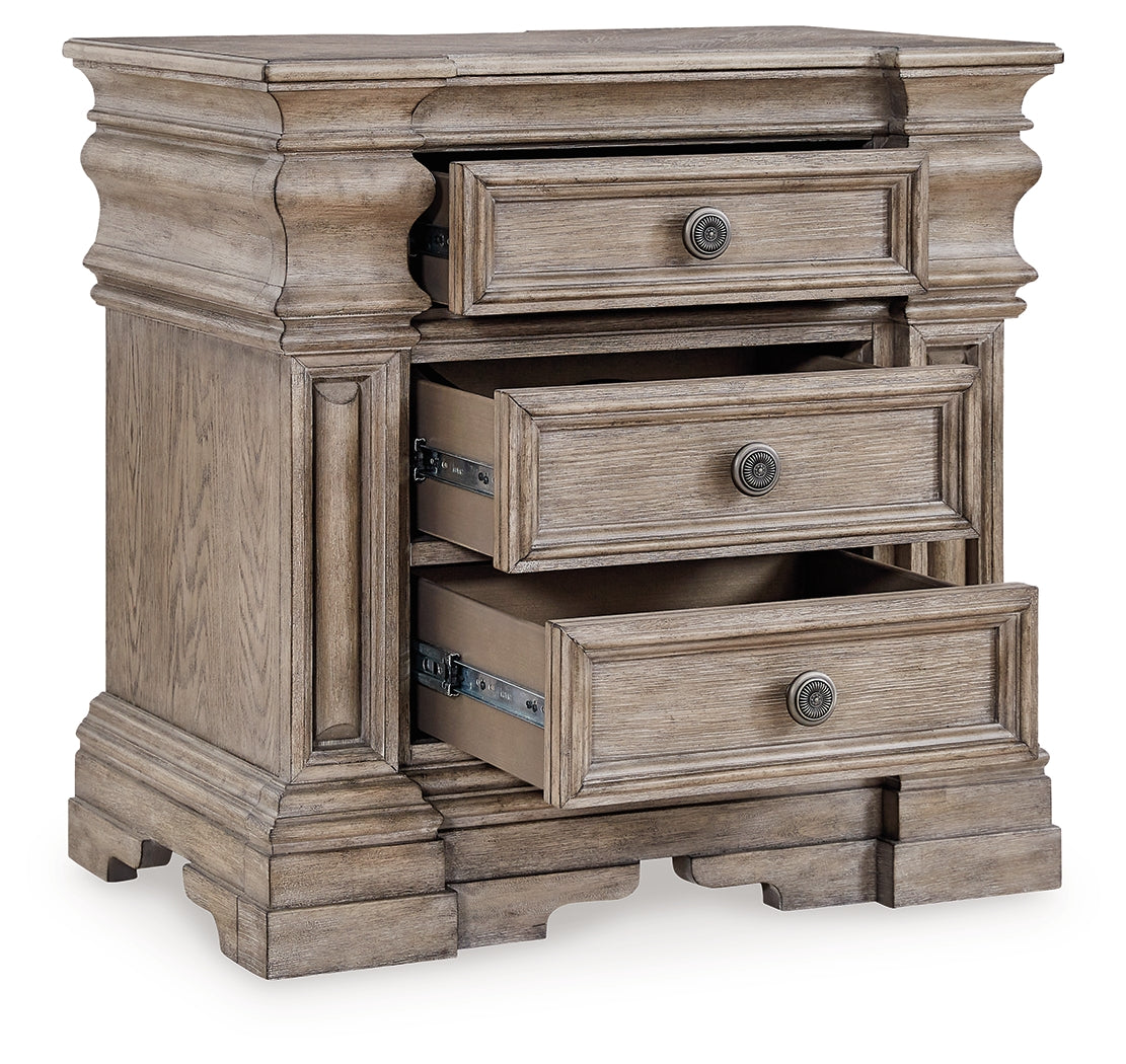 Blairhurst Light Grayish Brown California King Panel Bed with 2 Nightstands from Ashley - Luna Furniture