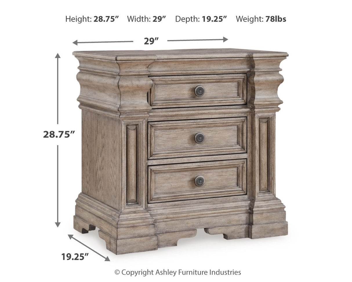 Blairhurst Light Grayish Queen Panel Bed, 2 Chests and 2 Nightstands from Ashley - Luna Furniture