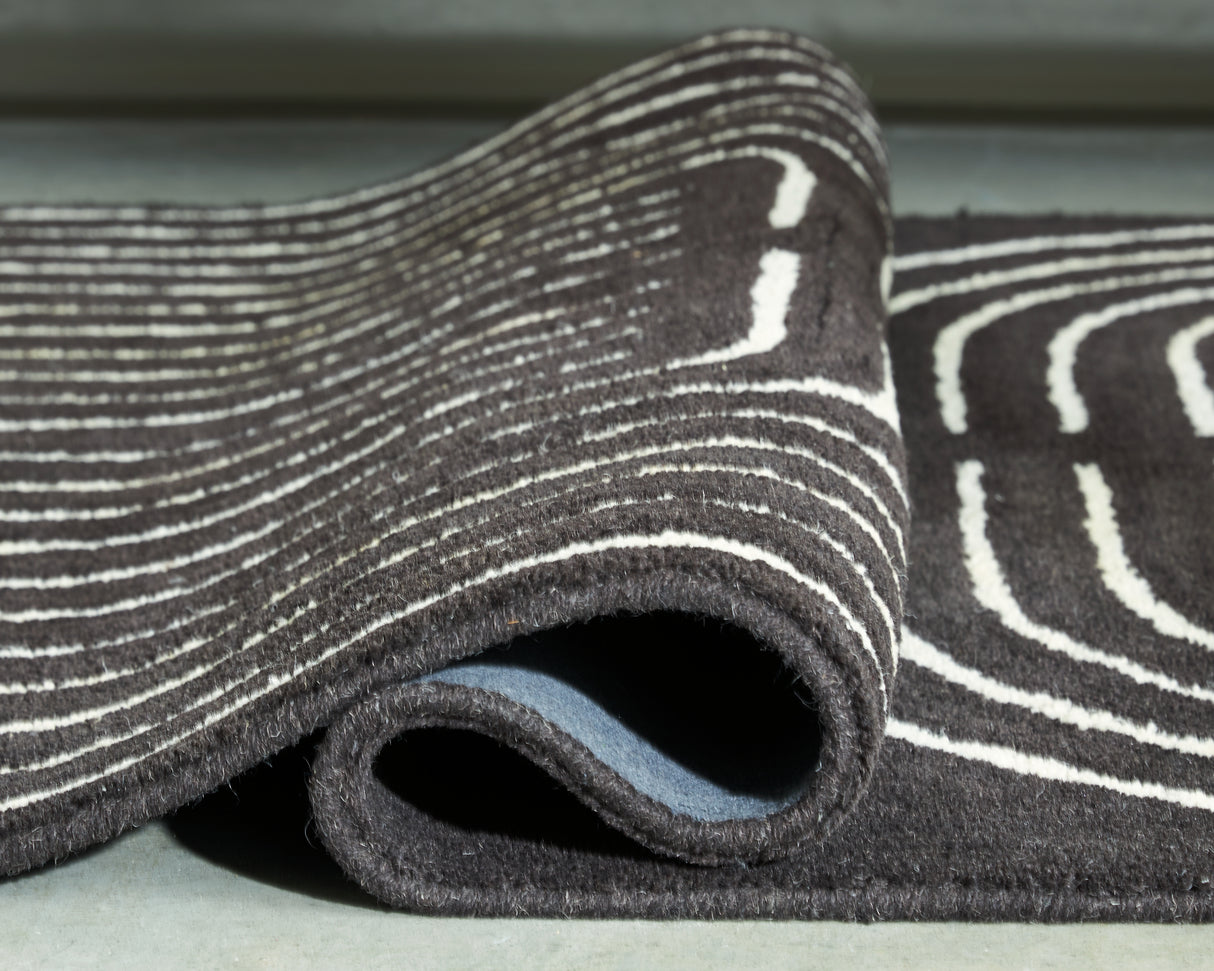Eldonmore Black/Ivory Large Rug from Ashley Furniture - Luna Furniture
