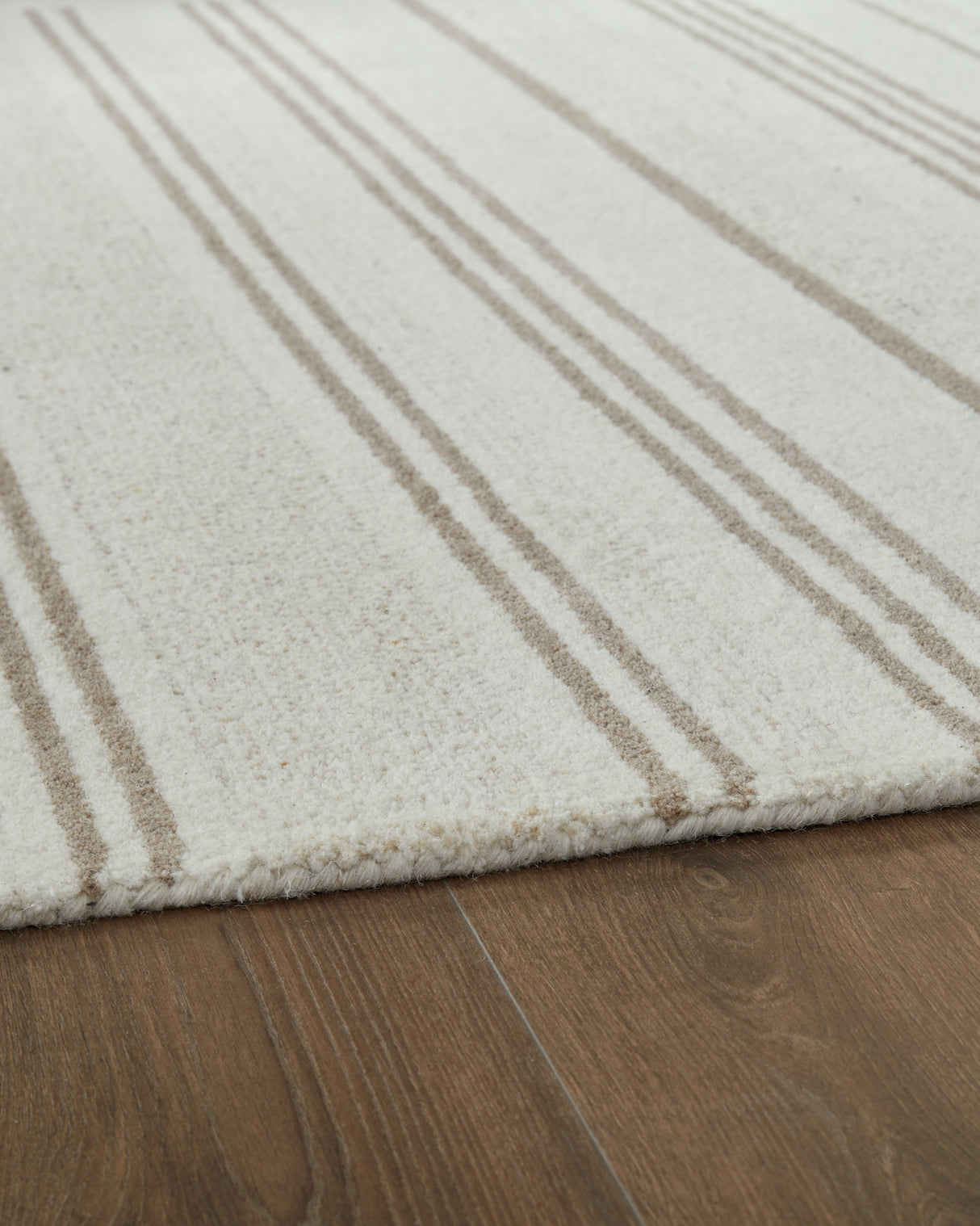 Gadence Ivory/Tan Large Rug from Ashley Furniture - Luna Furniture