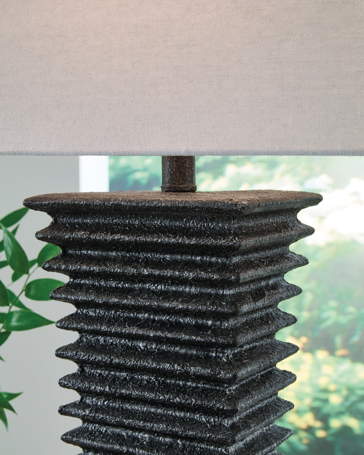 Golzar Black Table Lamp from Ashley Furniture - Luna Furniture