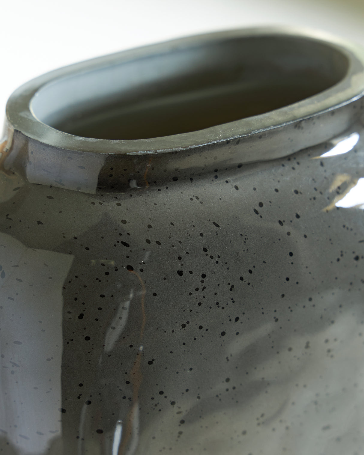 Kierlain Gray/Black Vase from Ashley Furniture - Luna Furniture