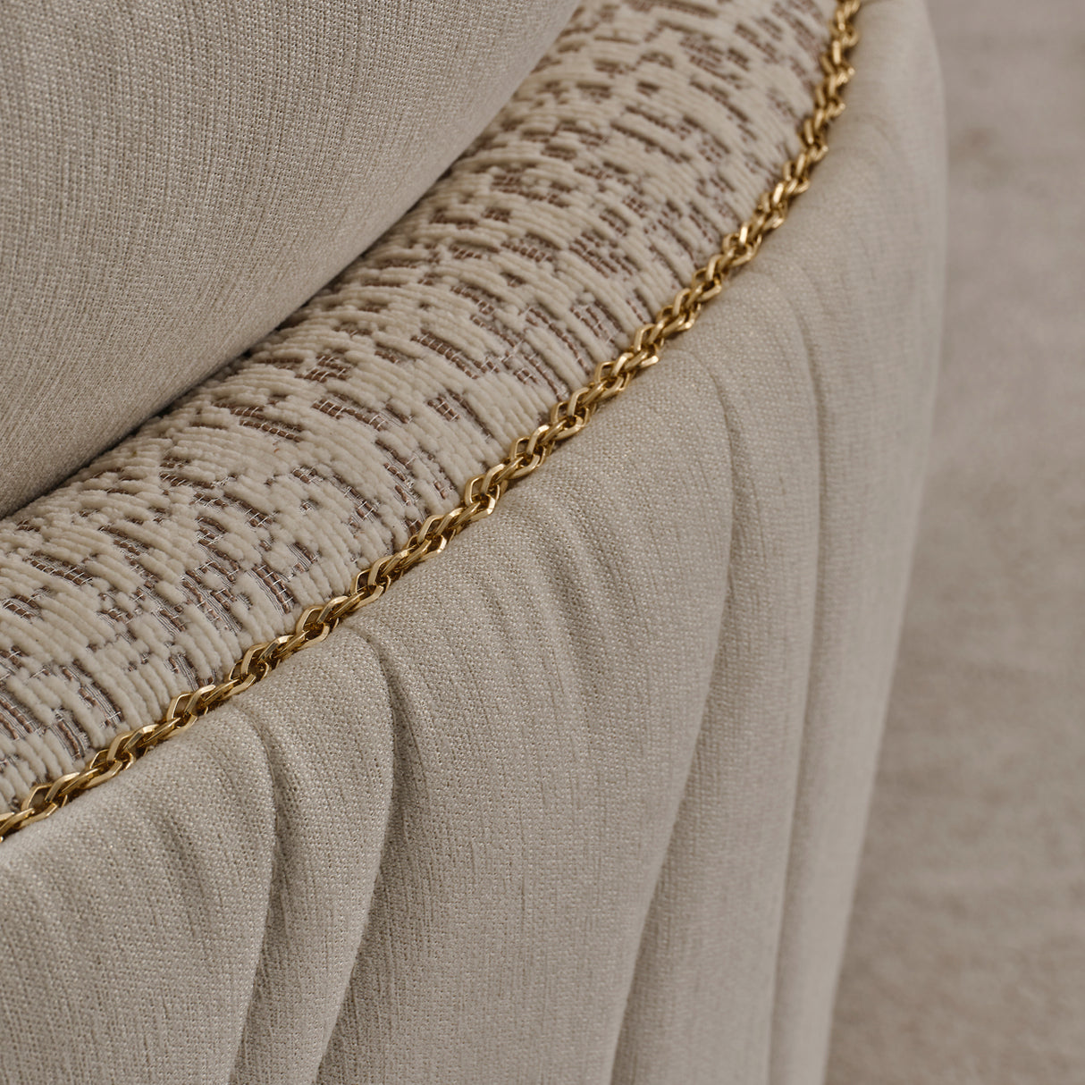 Gineverra Ivory Gold Sofa Biscotti Ivory Gold from Michael Amini - Luna Furniture