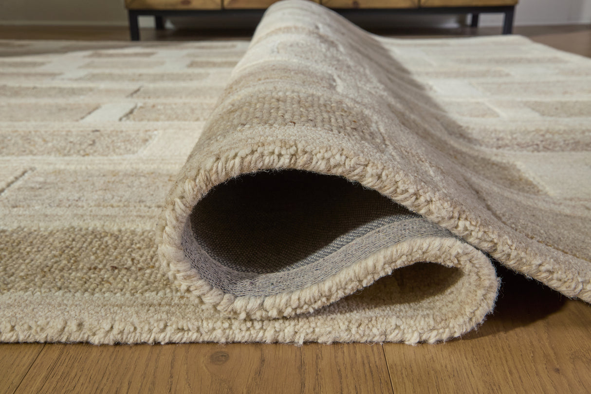 Lisgrove Tan/Brown/White Large Rug from Ashley Furniture - Luna Furniture