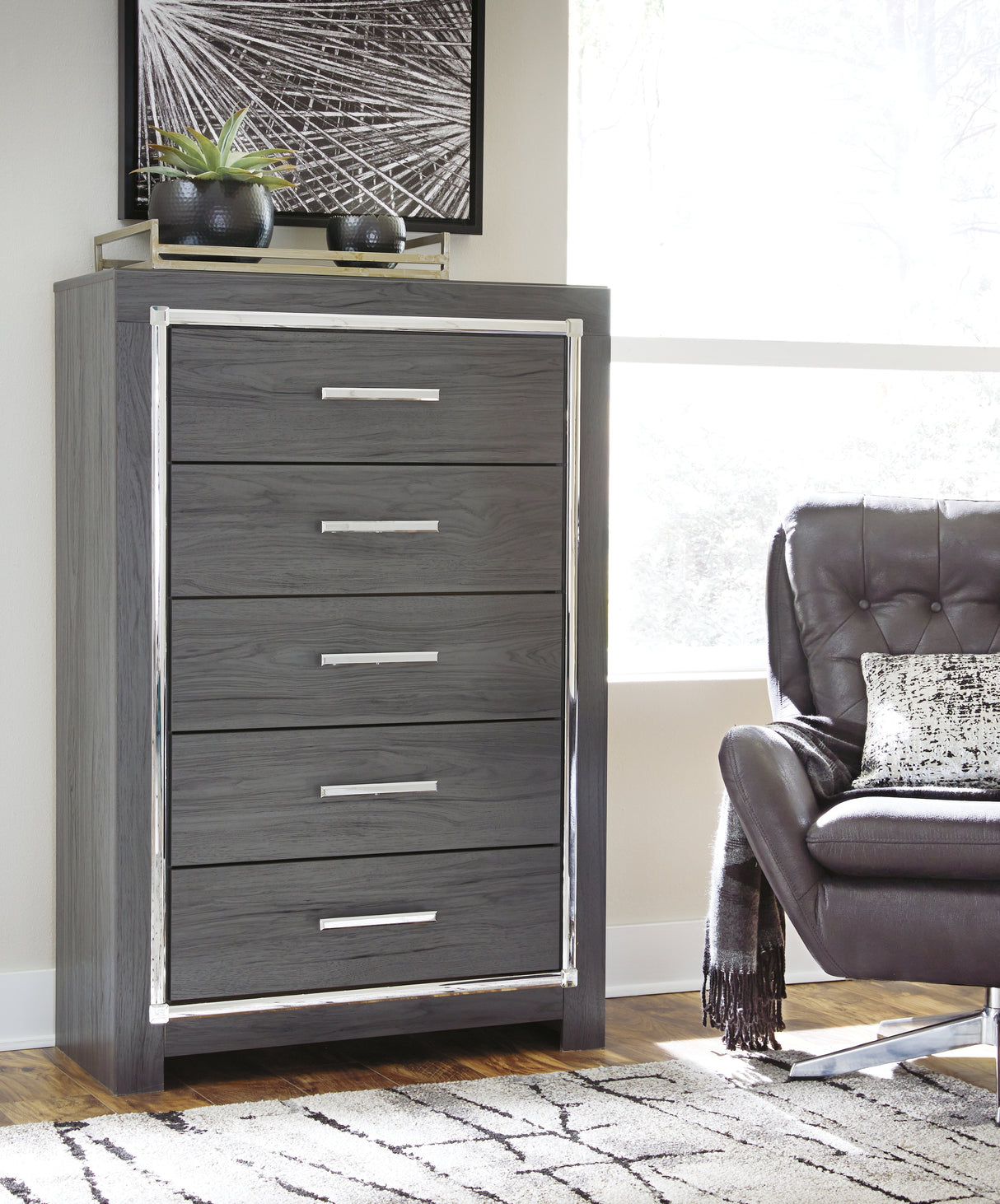 Lodanna King Panel Storage Bed, Chest and 2 Nightstands from Ashley - Luna Furniture
