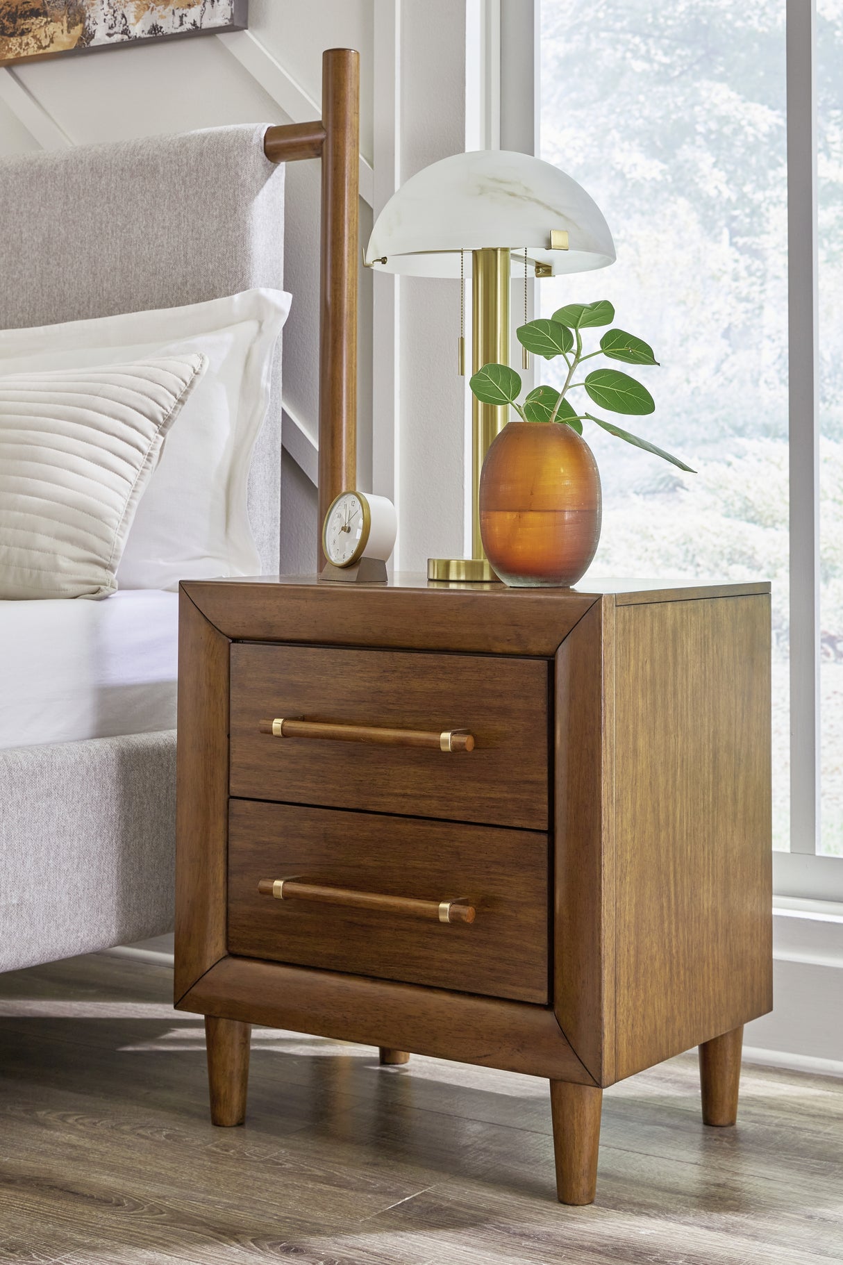 Lyncott California King Upholstered Bed with 2 Nightstands in Brown from Ashley - Luna Furniture