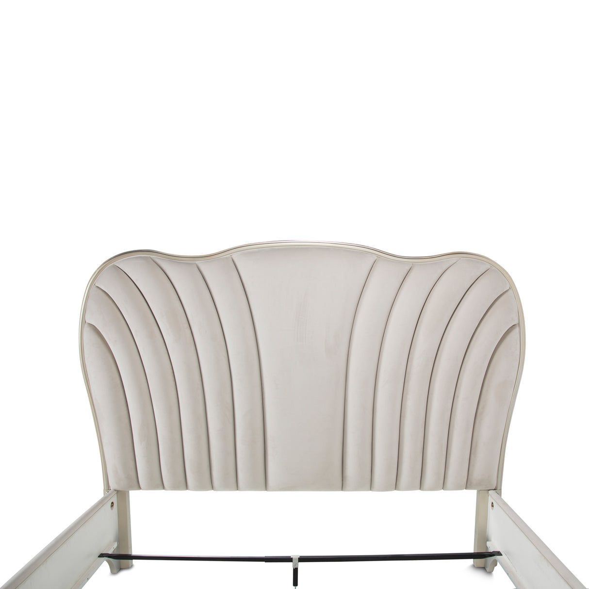London Place Creamy Pearl Queen Bed from Michael Amini - Luna Furniture
