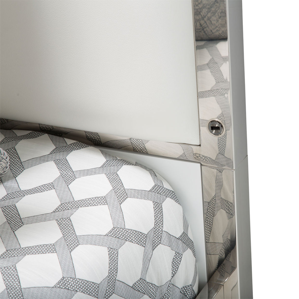 State St. Eastern King Metal Canopy Bed (4 Pc) from Michael Amini - Luna Furniture