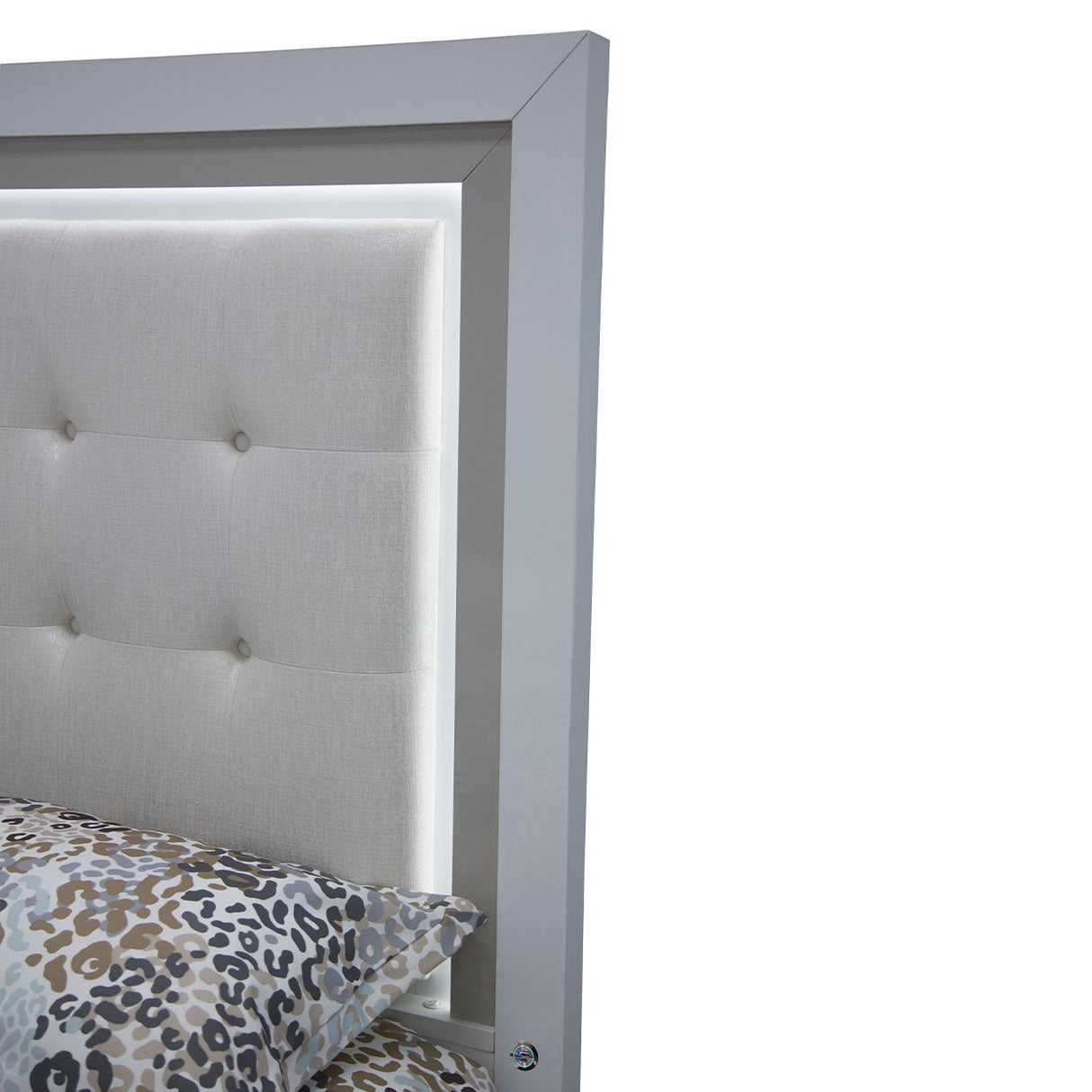 Sky Tower Cloud White Eastern King Bed from Michael Amini - Luna Furniture