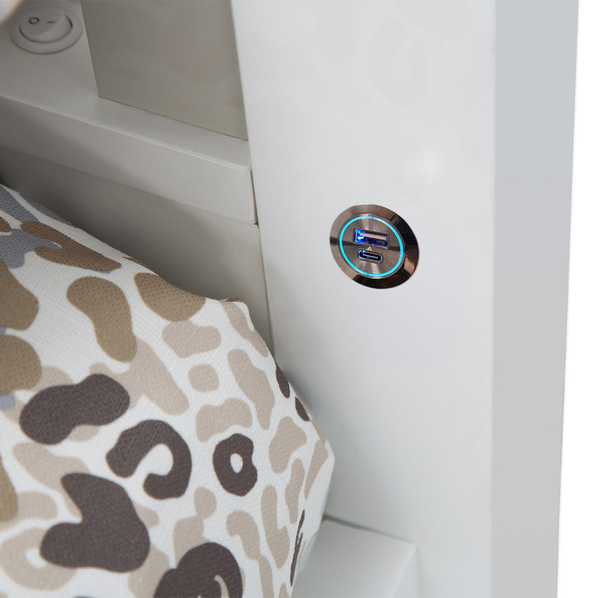 Sky Tower Cloud White Queen Bed from Michael Amini - Luna Furniture