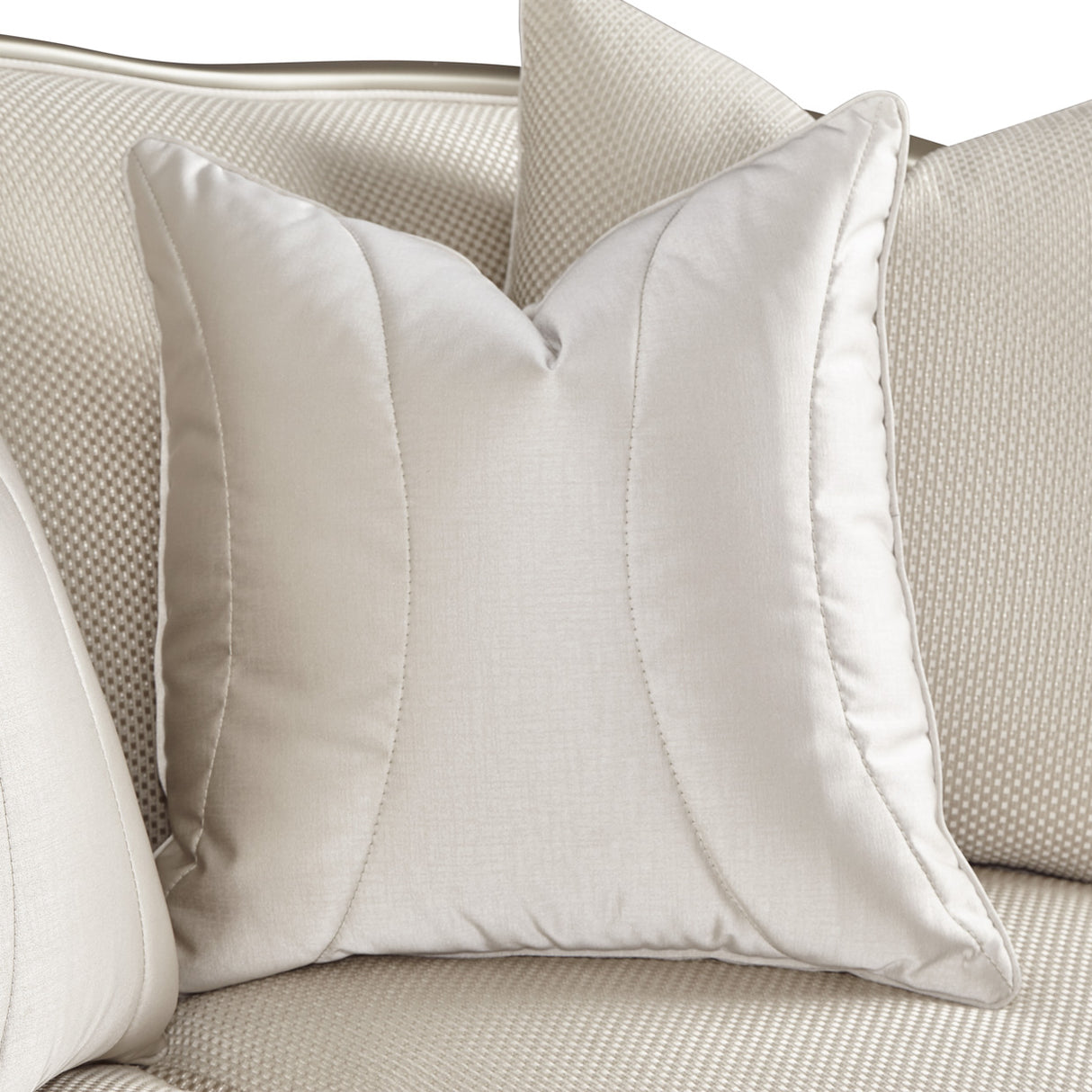 London Place Lt. Champagne Loveseat Light Champagne from Michael Amini - Luna Furniture