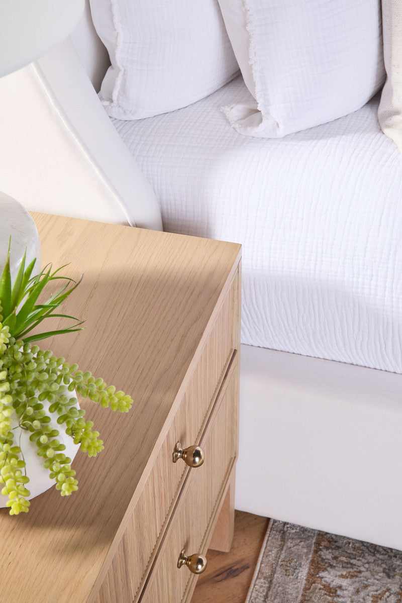 Balboa Queen Bed in Livesmart Peyton-Pearl, Natural Gray Oak from Essentials For Living - Luna Furniture