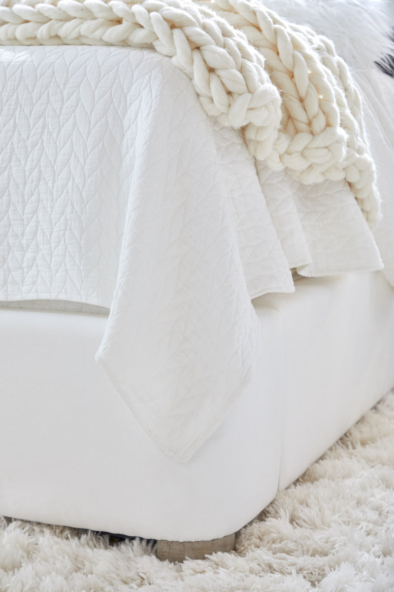 Balboa Queen Bed in Livesmart Peyton-Pearl, Natural Gray Oak from Essentials For Living - Luna Furniture