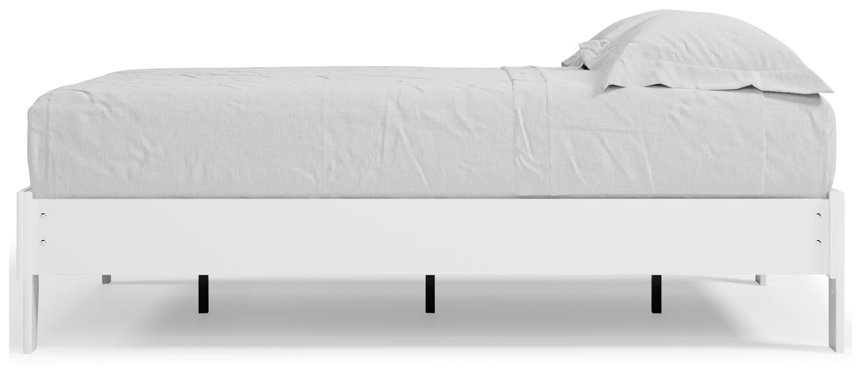 Piperton Full Platform Bed with Dresser in White from Ashley - Luna Furniture