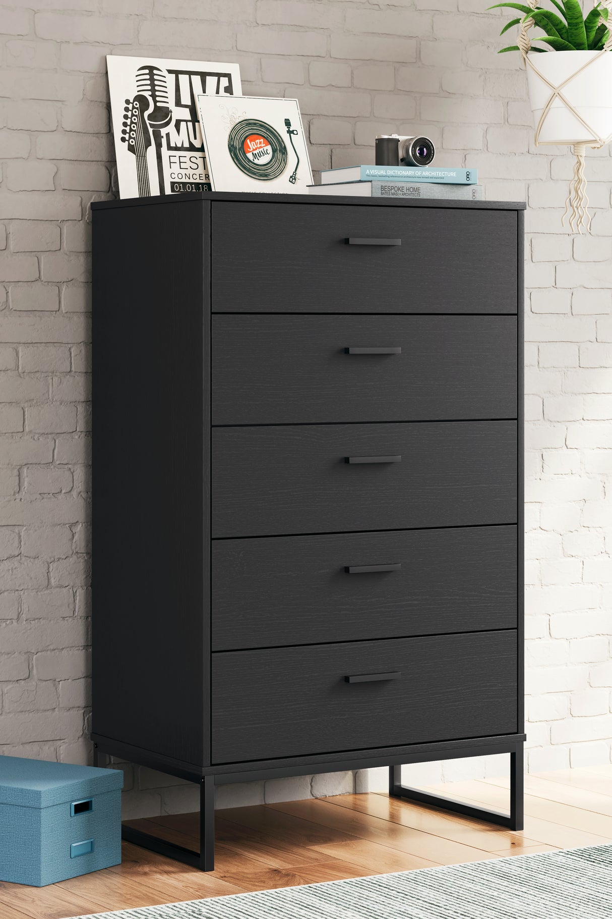 Socalle Full Platform Bed with Dresser and Chest in Black from Ashley - Luna Furniture