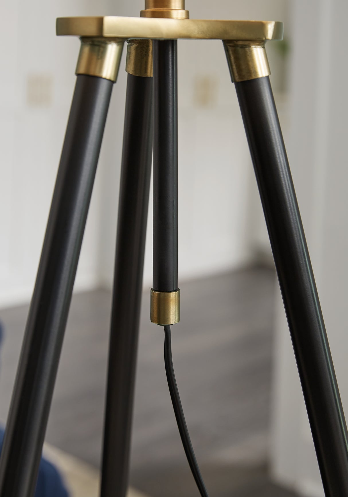 Cashner Black/Gold Finish Floor Lamp from Ashley - Luna Furniture