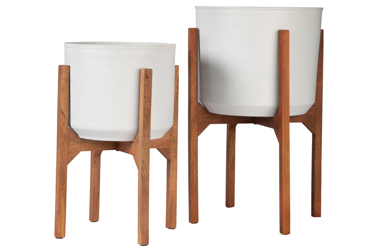 Dorcey White/Brown Planter from Ashley - Luna Furniture