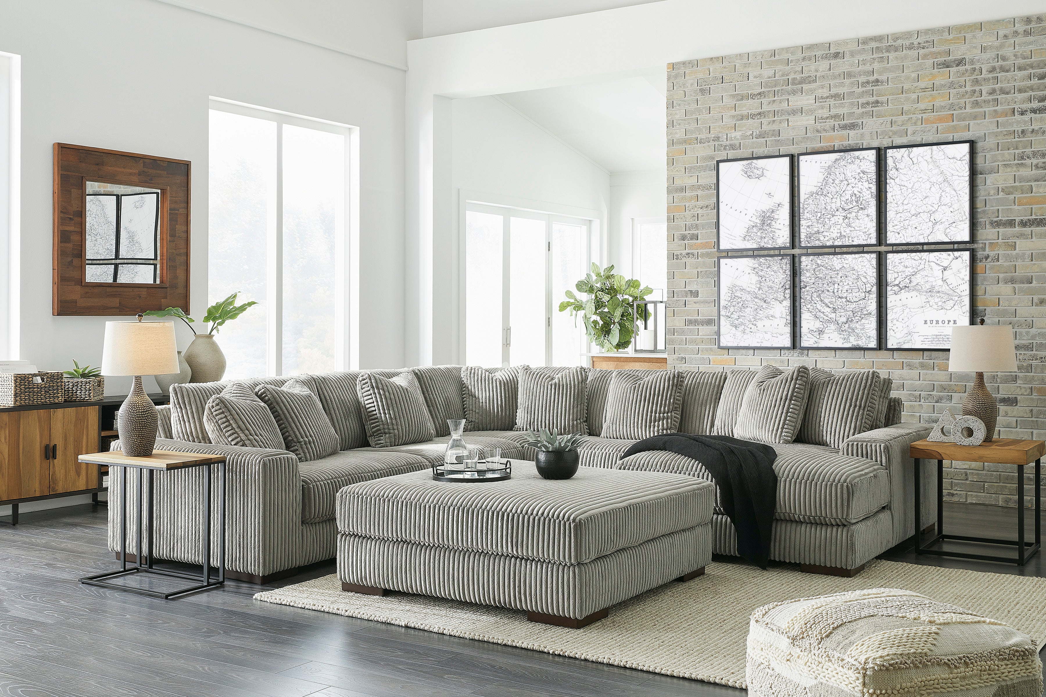 Lindyn Fog 5-Piece RAF Chaise Sectional – Luna Furniture