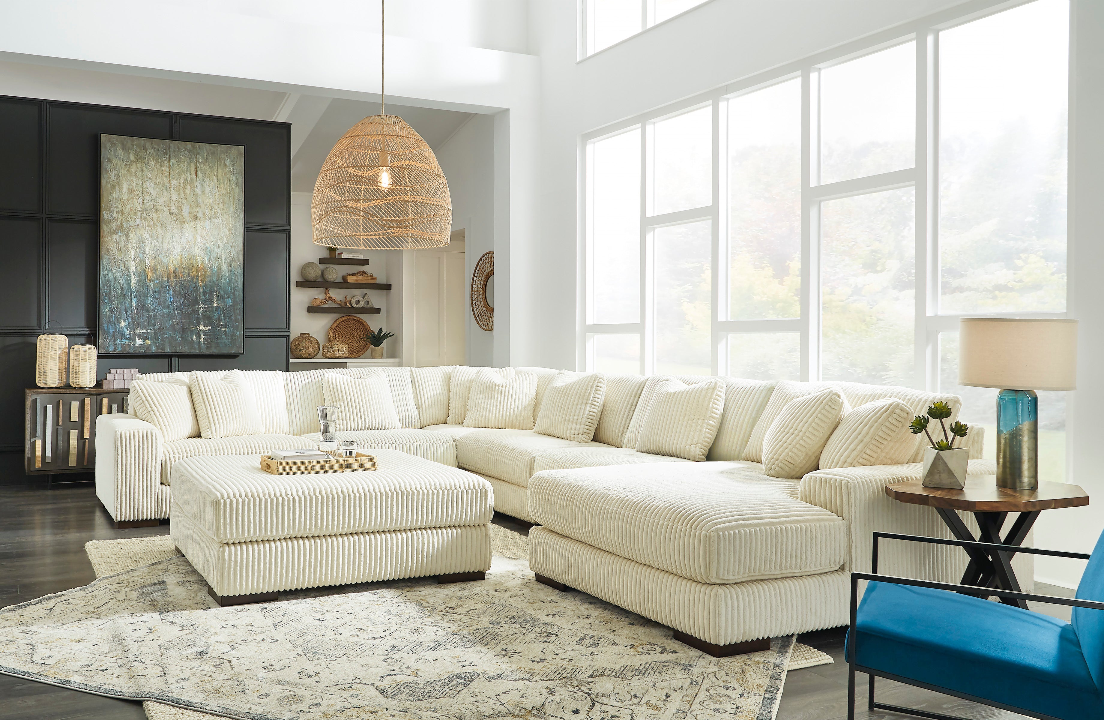 Lindyn Ivory 6-Piece RAF Chaise Sectional – Luna Furniture