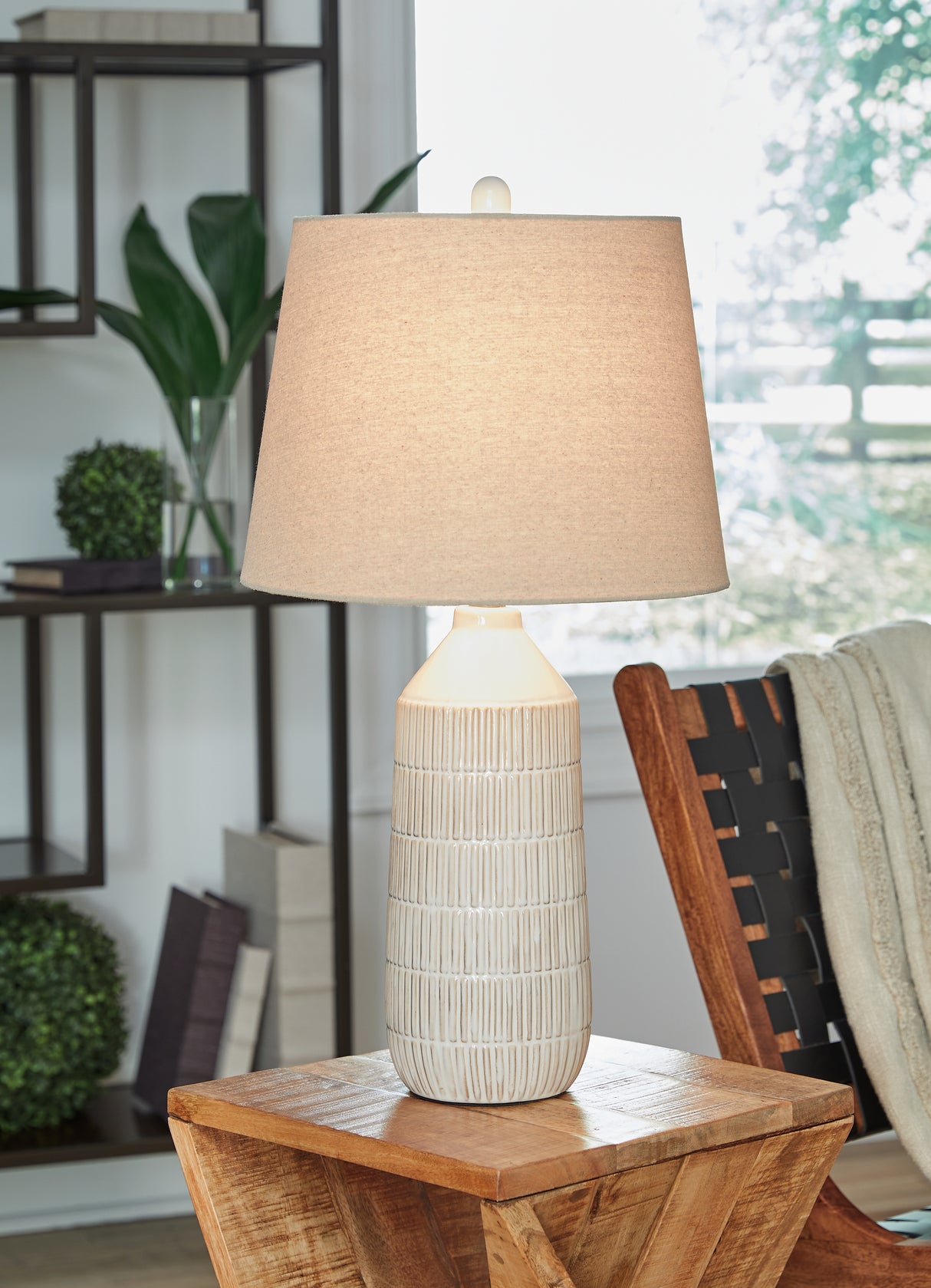 Willport Off White Table Lamp from Ashley - Luna Furniture