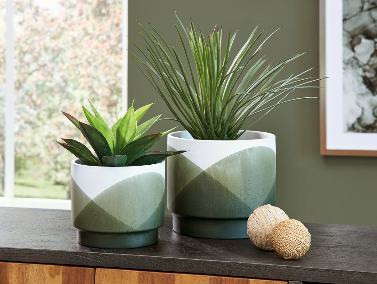 Ardenridge Green/White Planter from Ashley - Luna Furniture