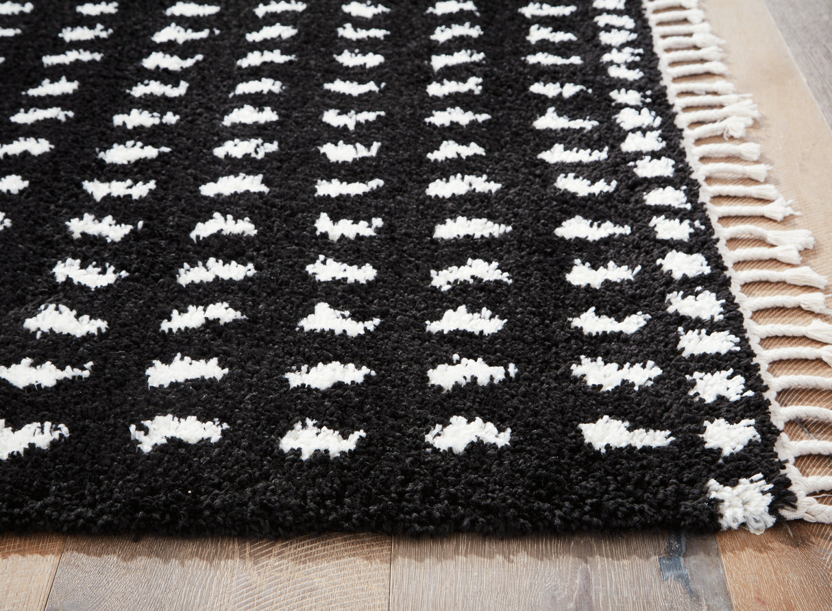 Minston Black/White 5' x 7' Rug from Ashley - Luna Furniture