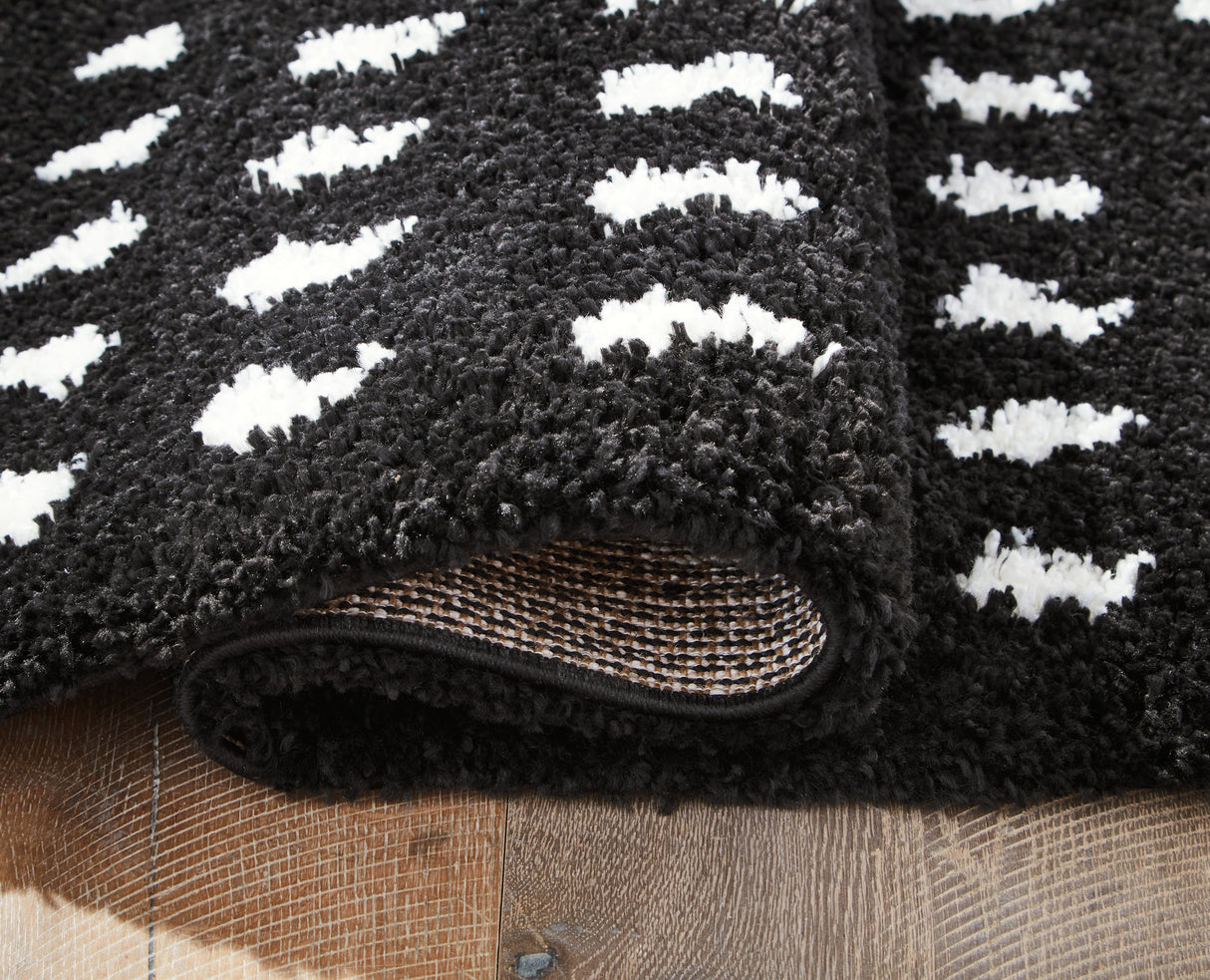 Minston Black/White 5' x 7' Rug from Ashley - Luna Furniture
