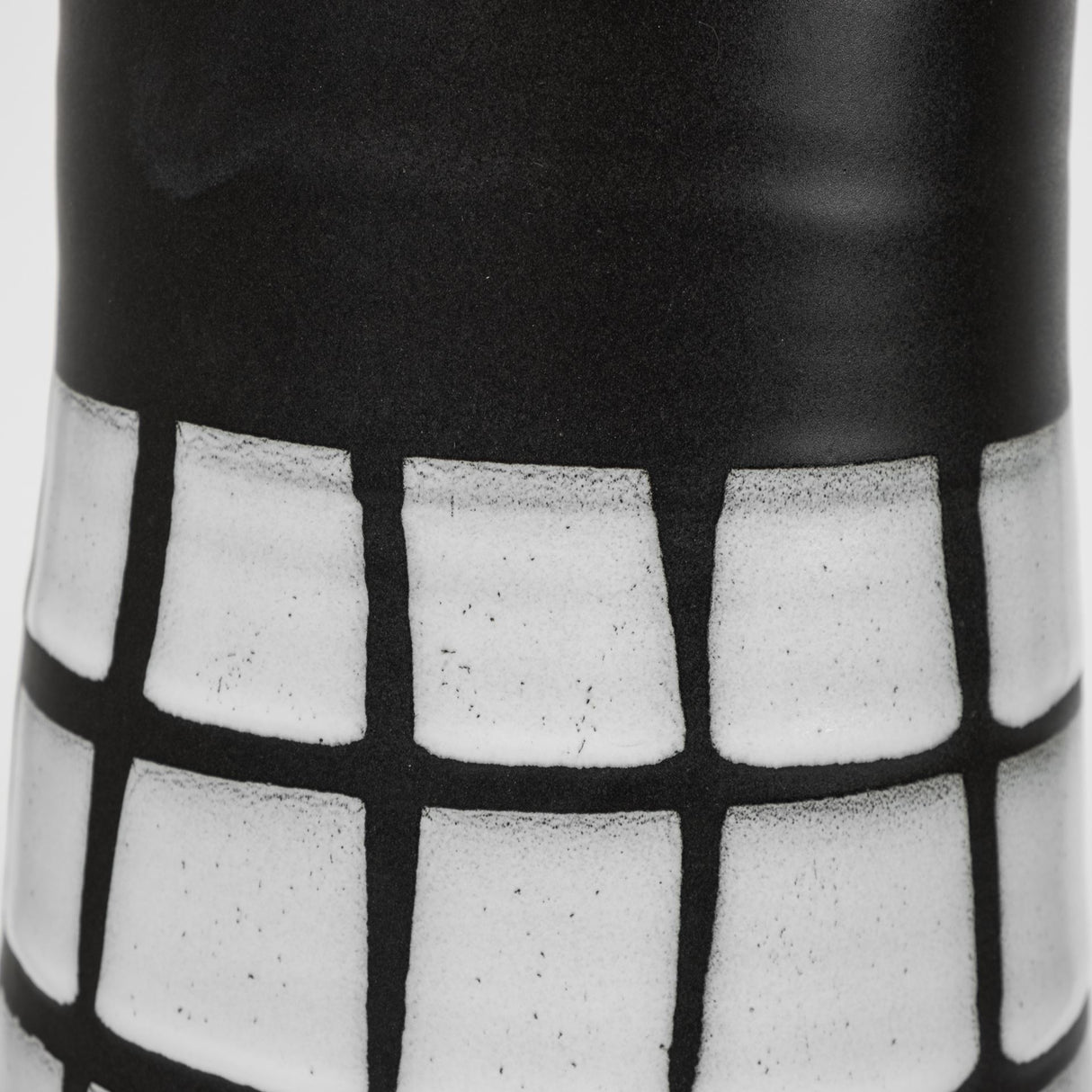 Luanda Large Black/White Large Ceramic Vase from Mercana - Luna Furniture