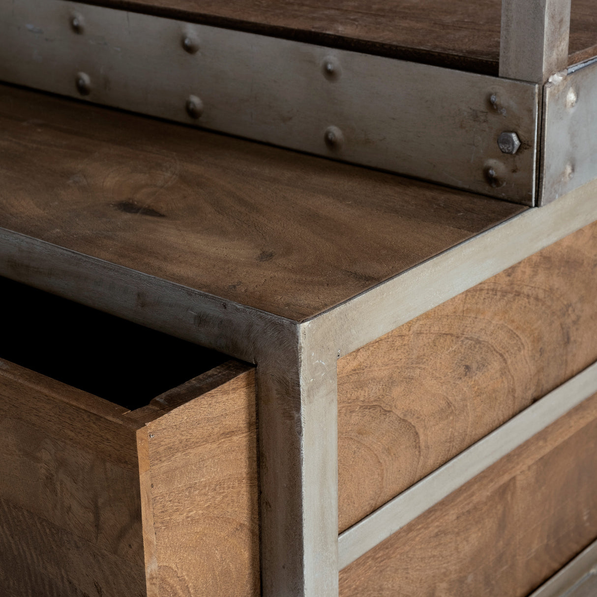 Brodie V from Mercana - Luna Furniture