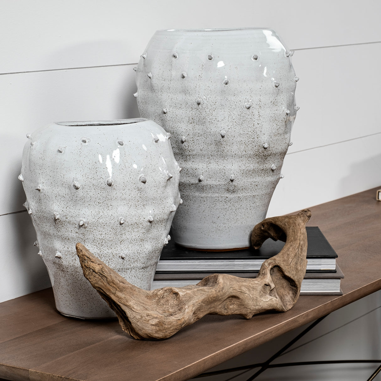 Julian Large Glossy White Ceramic Spoked Vase from Mercana - Luna Furniture