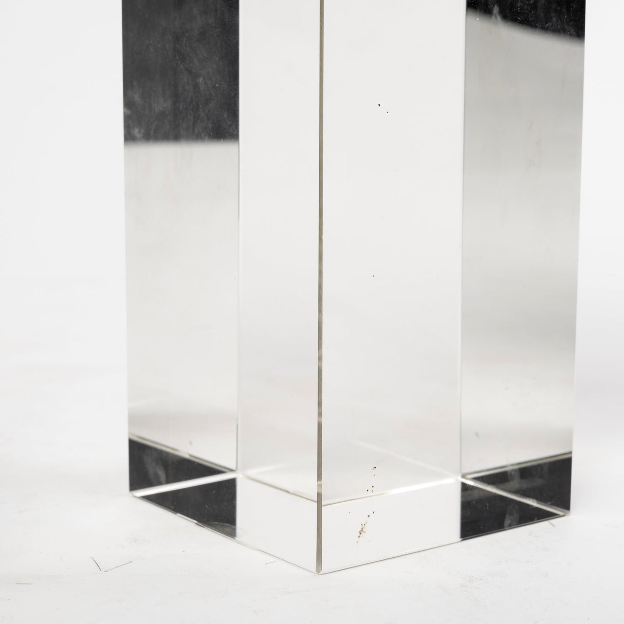 Isla (Large) 5L x 5W White Replica Resin Coral On Clear White Glass from Mercana - Luna Furniture