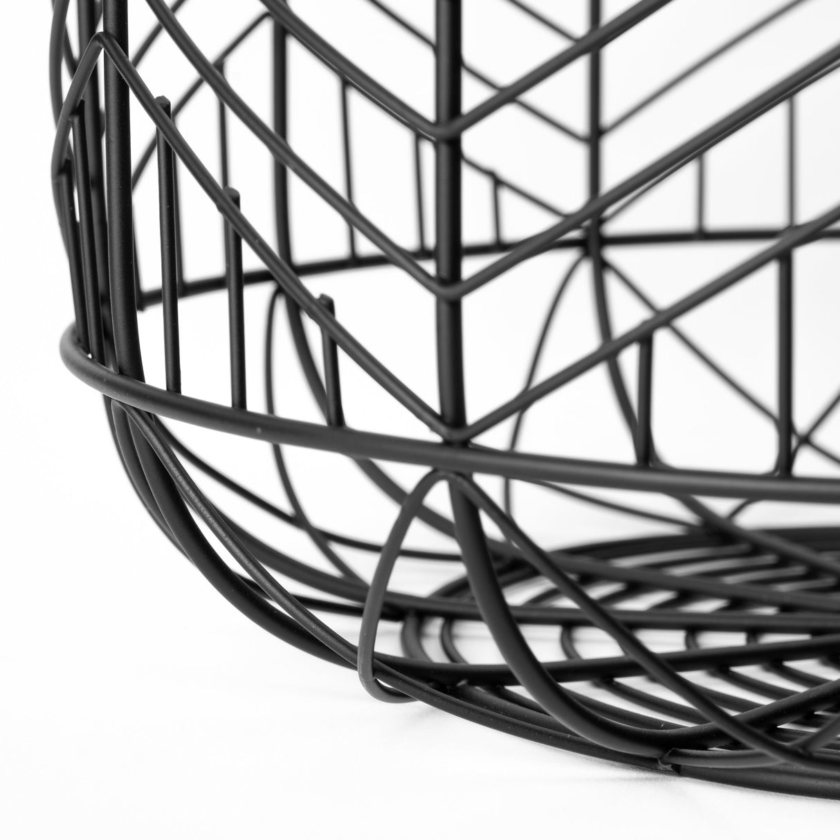 Idris Set of 2 Black Metal Geometric Mesh Bowls from Mercana - Luna Furniture