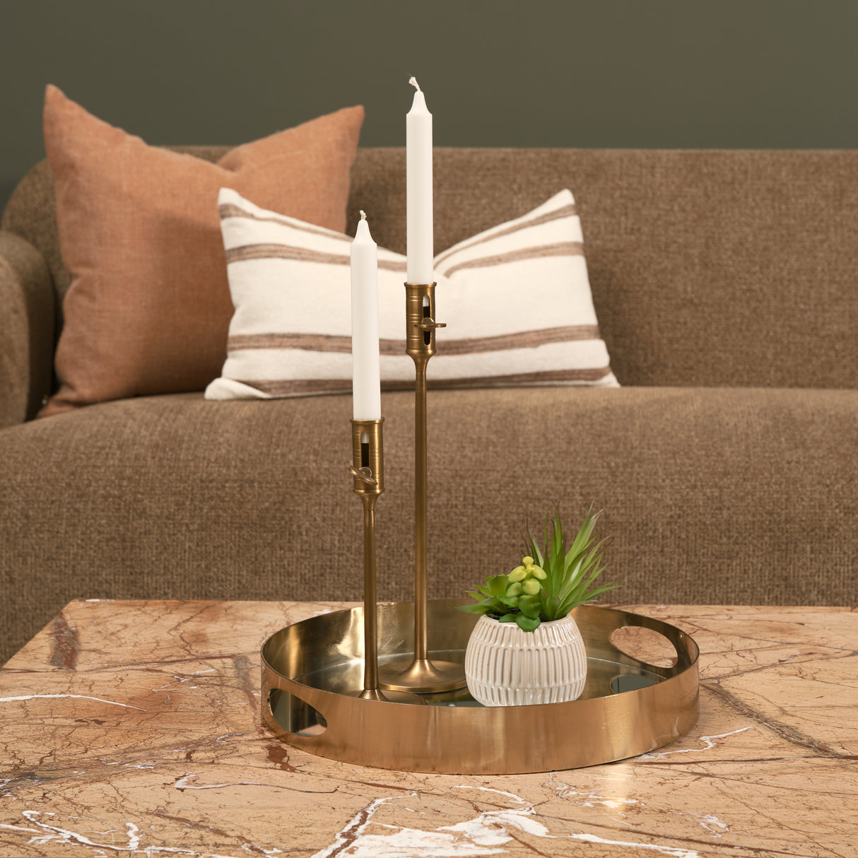 Serkis 15L x 15W Gold Metal Mirrored Base Round Tray from Mercana - Luna Furniture