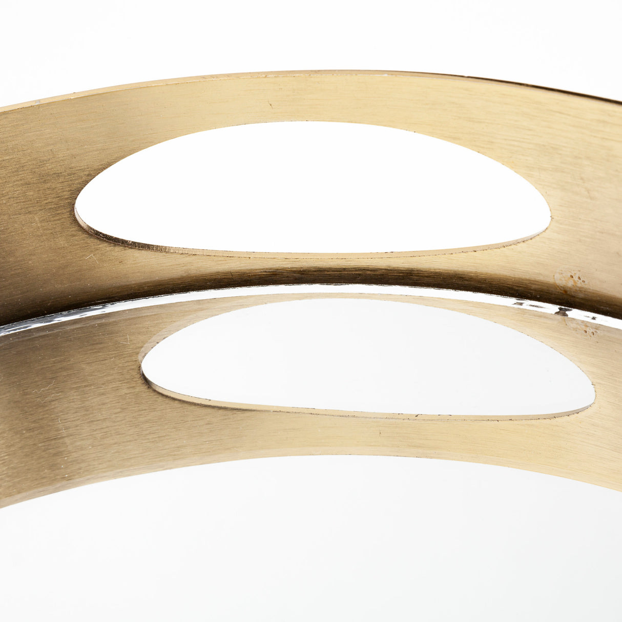 Serkis 15L x 15W Gold Metal Mirrored Base Round Tray from Mercana - Luna Furniture