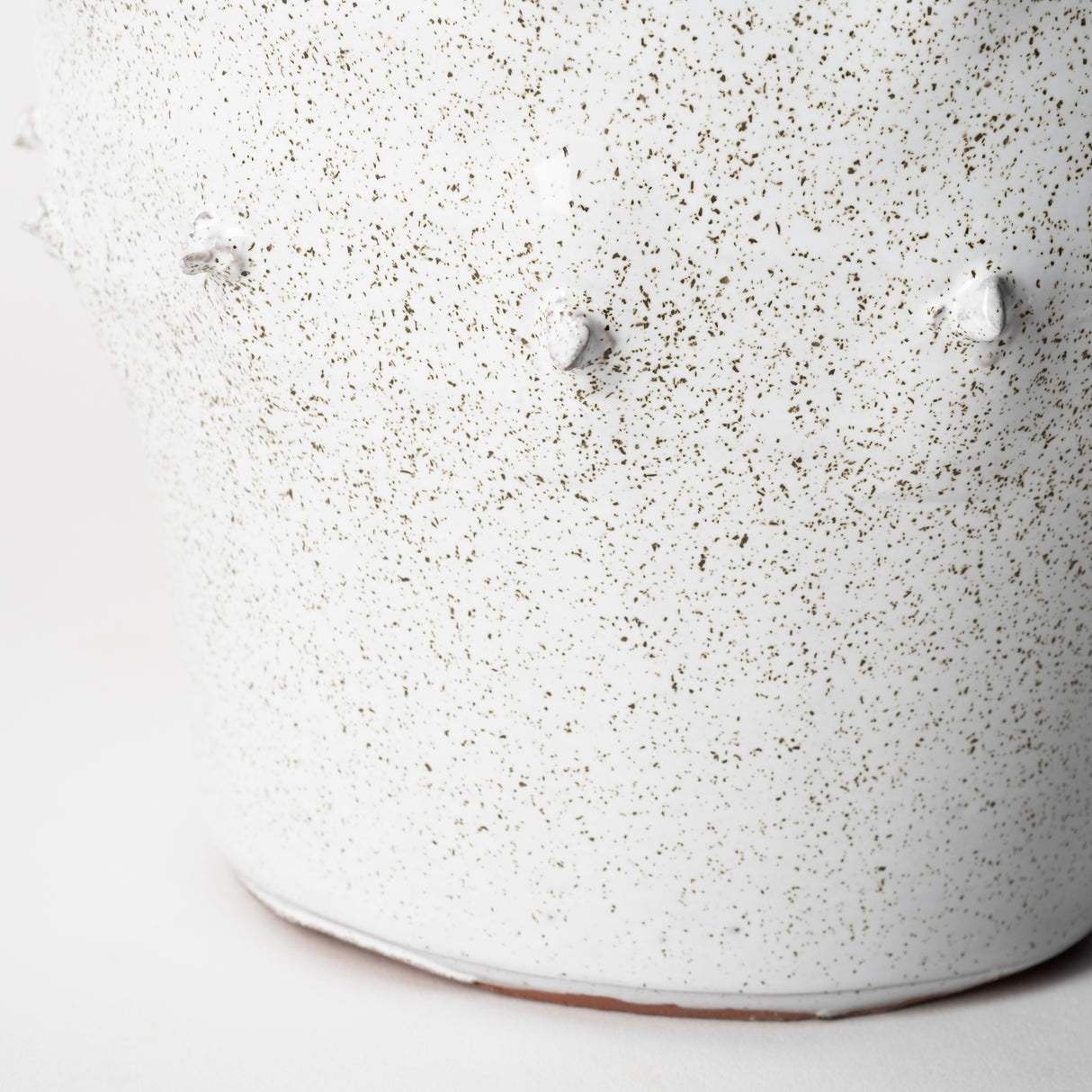 Julian Small Glossy White Ceramic Spoked Vase from Mercana - Luna Furniture