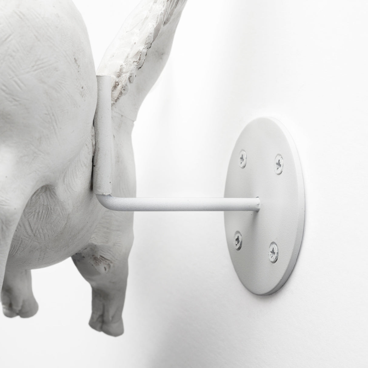 Hogbadi Set of 2 White Flying Pigs from Mercana - Luna Furniture