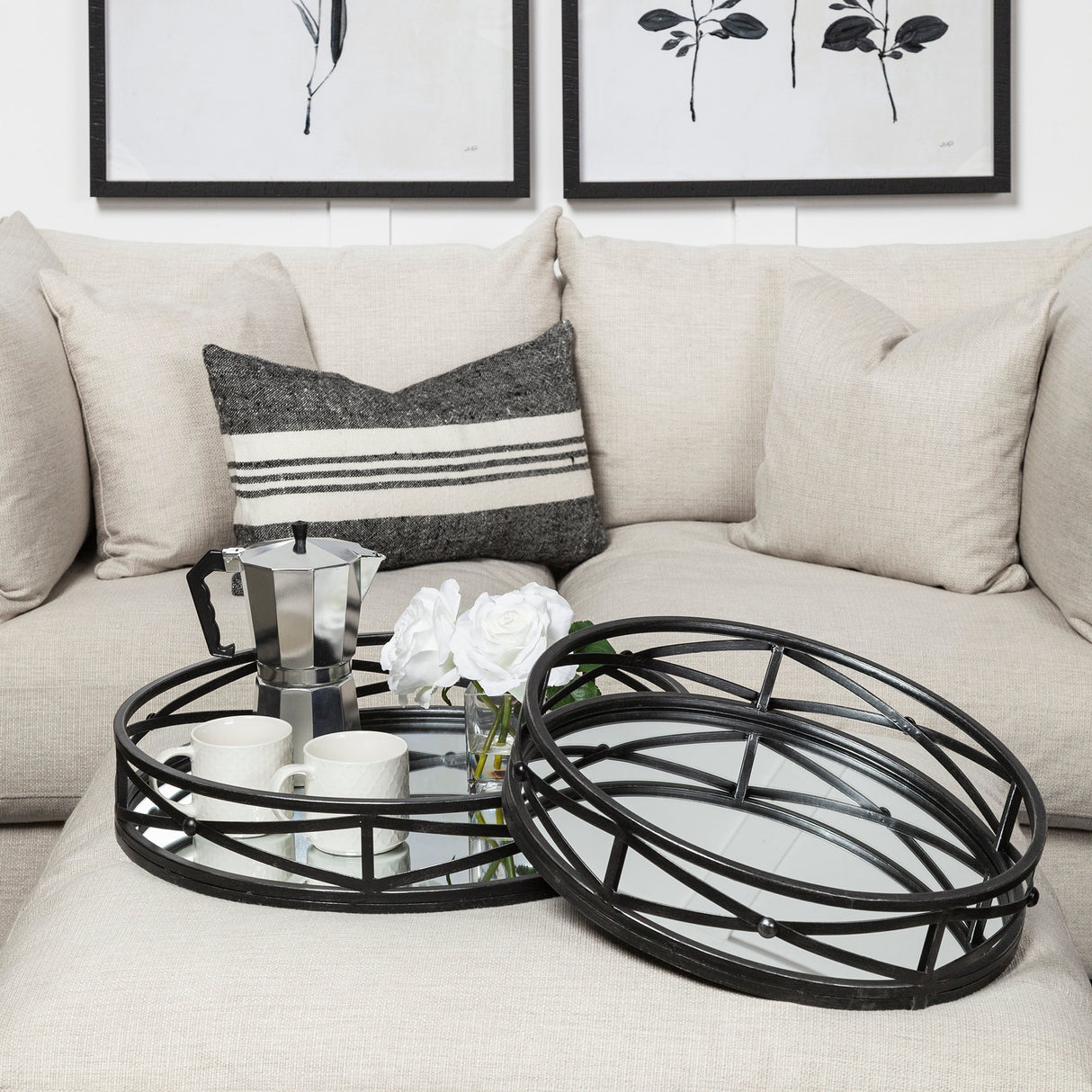 Piers (Set of 2) Black Metal Mirrored Round Trays from Mercana - Luna Furniture