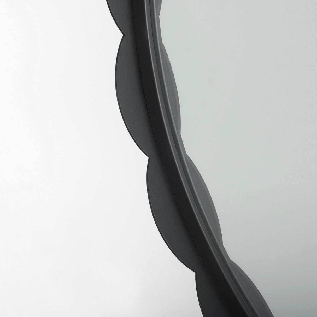 Adelaide 29.7"Black Metal Scallop Edge Round Mirror from Mercana - Luna Furniture