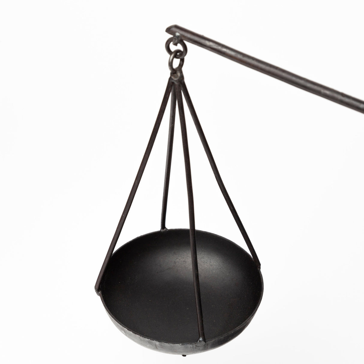 Ellis 10L x 4W Black Metal Vintage Inspired Weighing Scale from Mercana - Luna Furniture
